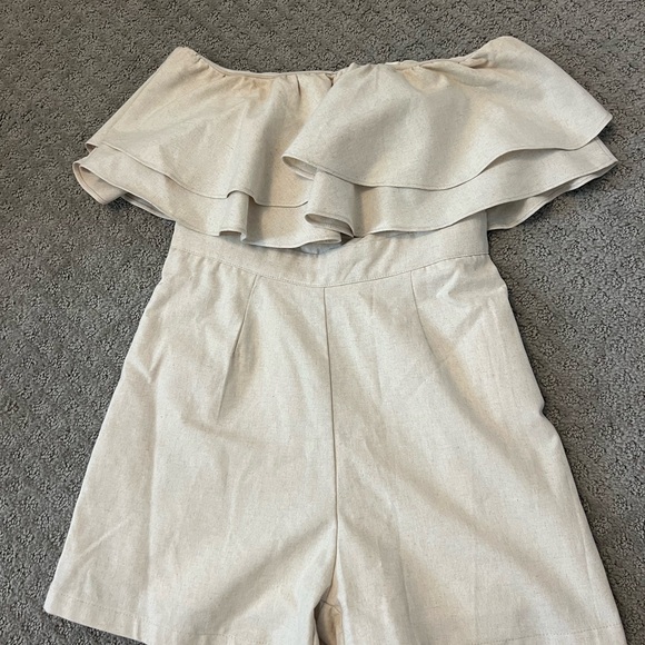 HELLO MOLLY ROMPER SIZE SMALL - Picture 2 of 2